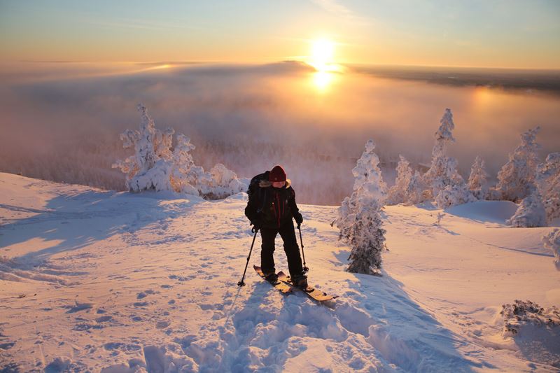 ruka-kuusamo_lumikenkaily_rukaskiresort.jpg