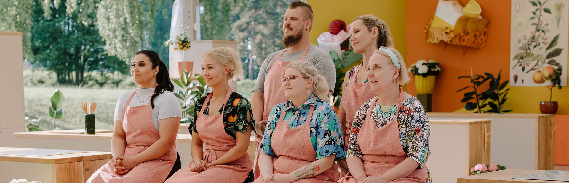 koko_suomi_leipoo_s10_eps1_jaksokuva_tuomarointi_sawa_laura_janita_riitta_jani_lena_066-copy.jpg