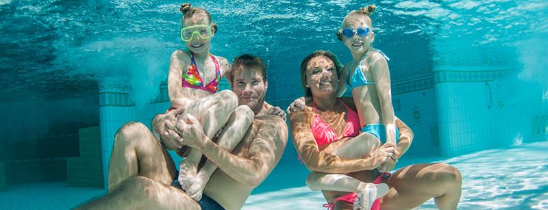 family-under-water-1042x400.jpg