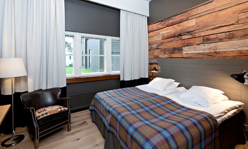 kuusamon tropiikki-renovated hotel room hor.jpg