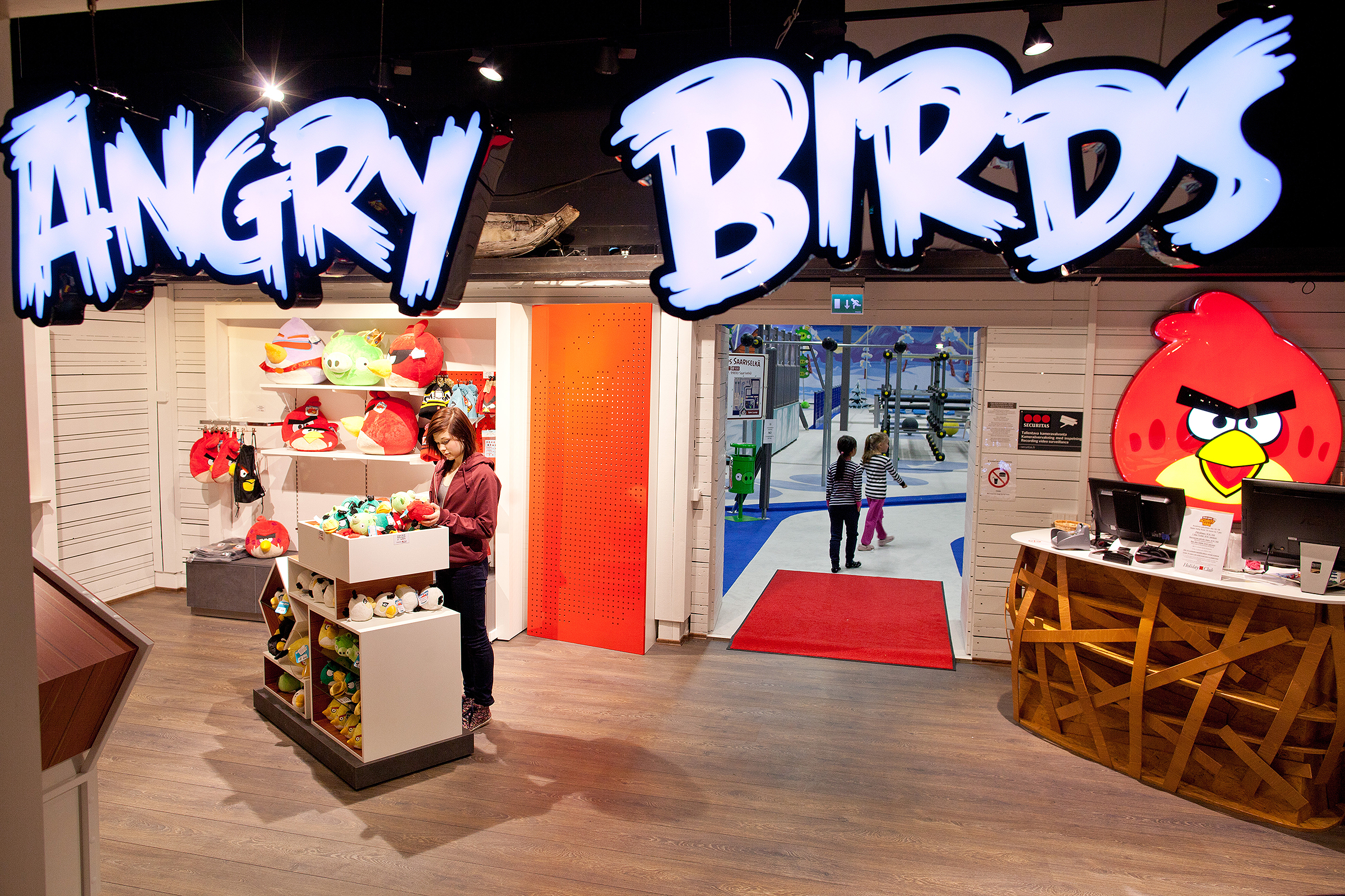 Angry birds store. Парк Angry Birds в Санкт-Петербурге Европолис. Angry Birds activity Park в Санкт-Петербурге Европолис. Angry Birds Европолис. Энгри бёрдз парк.