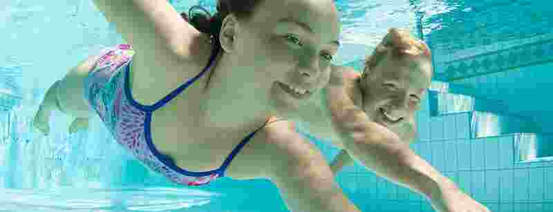 boy-and-girl-under-water-1042x400.jpg