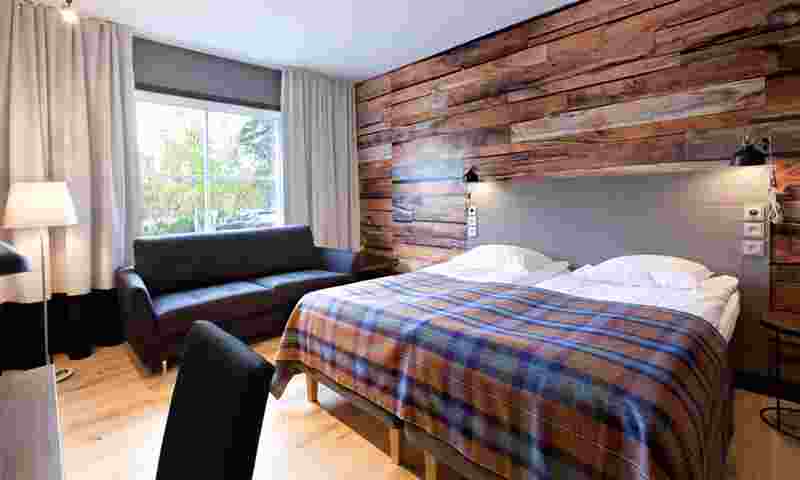saariselkä - new hotel room bed hor.jpg