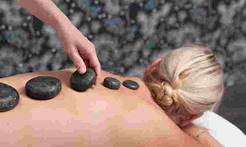 saariselkä-aurora-spa-hot-stone-massage-hor.jpg