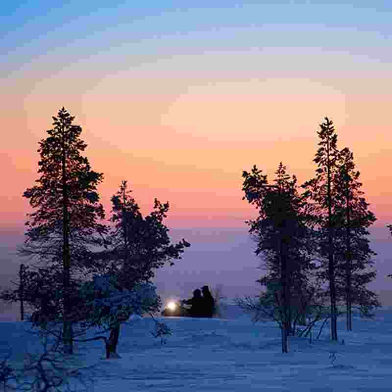 saariselkä-kaamos-moottorikelkka-squ.jpg