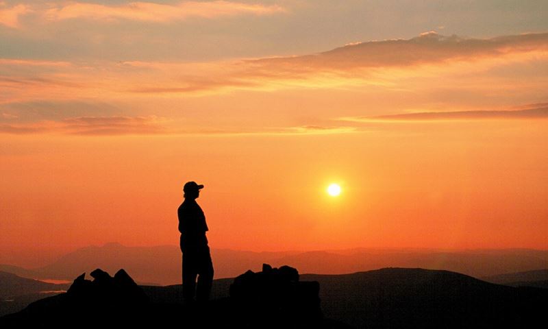 4 Kakslauttanen_midnight_sun_horizontal.jpg