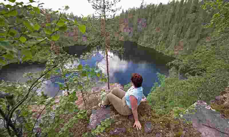 Ylläs-woman-at-lake-view.jpg