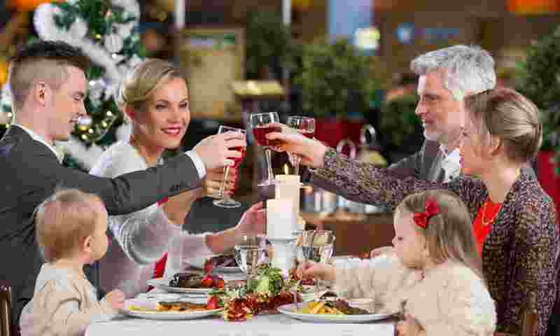 christmas-family-glasses-hor.jpg