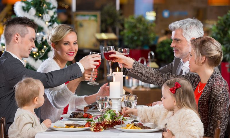 christmas-family-glasses-hor.jpg