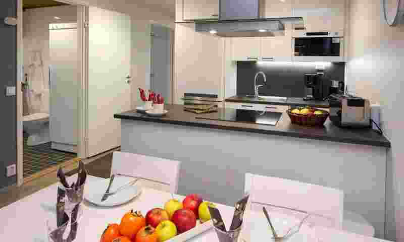himos-villas-kitchen-hor.jpg