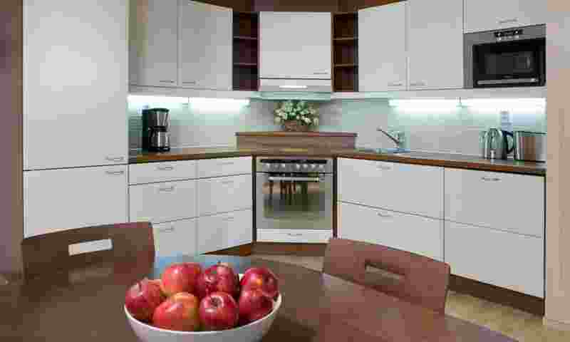 kuusamon-tropiikki-lampitropiikki-kitchen-hor.jpg