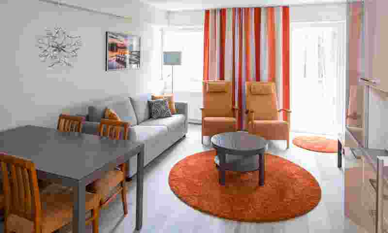 kuusamon-tropiikki-lomatropiikki-1mh--livingroom-hor.jpg