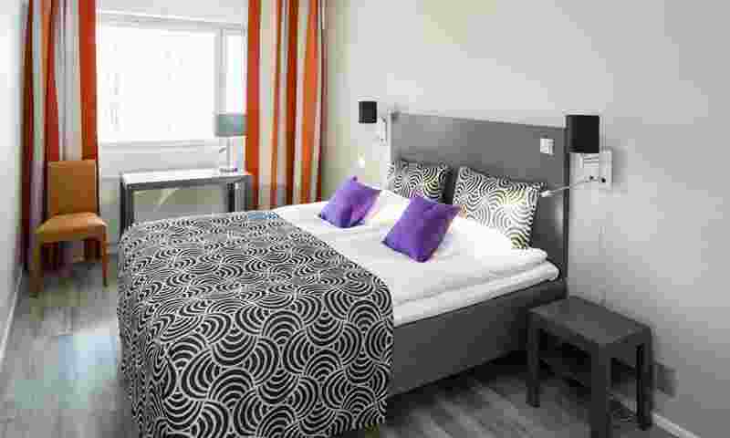 kuusamon-tropiikki-lomatropiikki-1mh-bedroom-hor.jpg