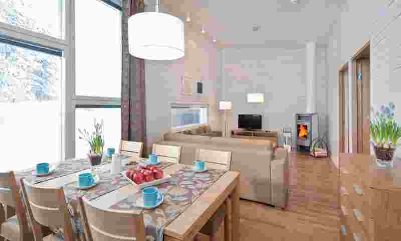 kuusamon-tropiikki-villas-1-kitchen-table-hor.jpg