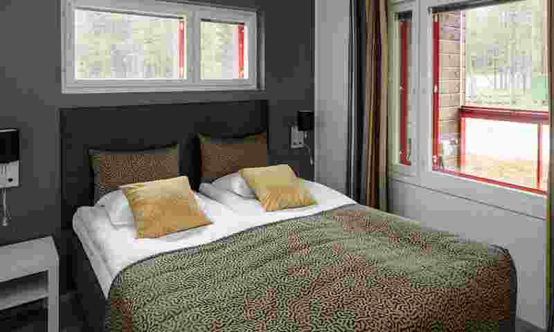 kuusamon-tropiikki-villas-petäjälammenranta-bedroom-hor.jpg