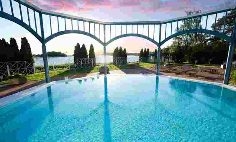 naantali-spa-outdoor-pool-hor.jpg