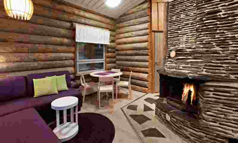 pyhäniemi-fireplace-hor.jpg