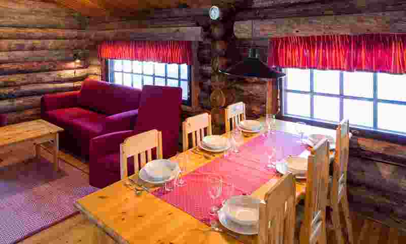 ruka-pulkkajärvi-kithcen-table-hor.jpg