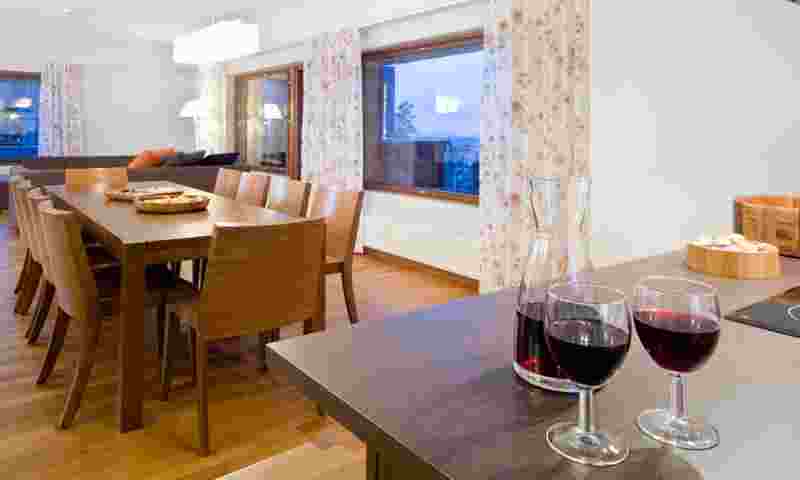 rukavillage-kithcen-red-wine-hor.jpg