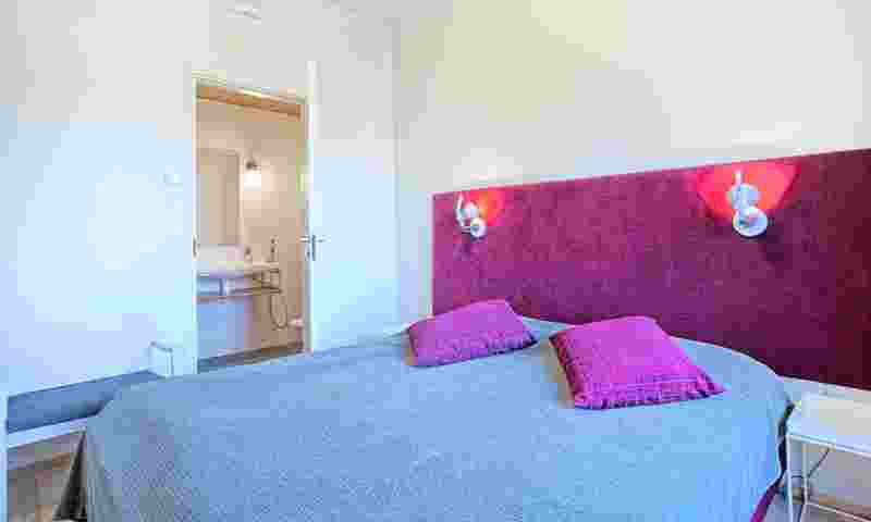 saariselkä-villas-kelotähti-bedroom-purple-hor.jpg