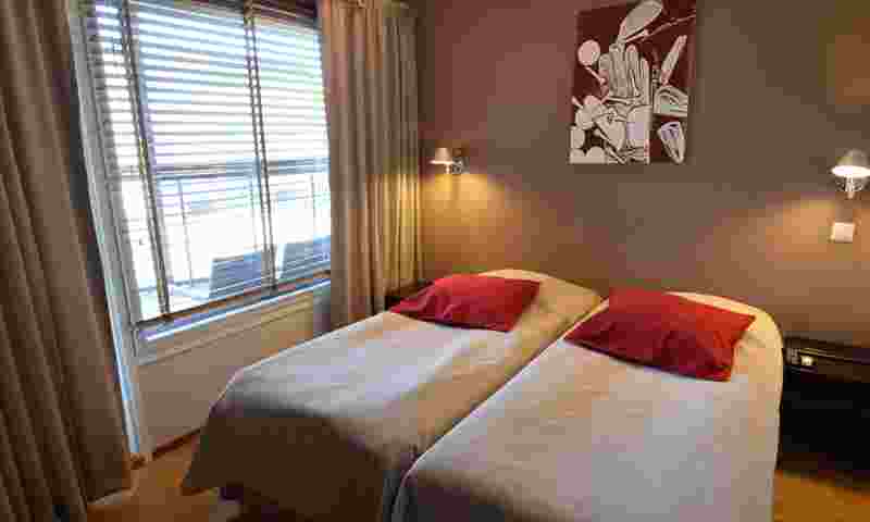 tahko-spa-suite-bedroom-hor.jpg