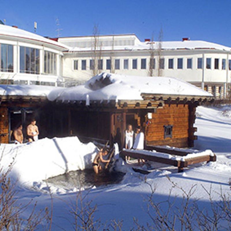 paasiainen-kylpylassa-avanto.jpg